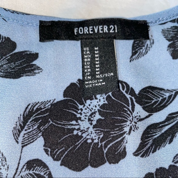 Forever 21 Blouse size medium - Picture 2 of 4